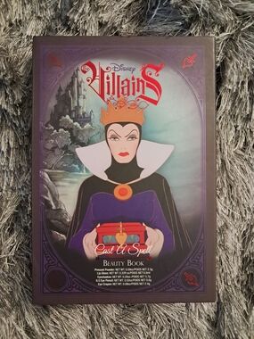 Disney Villains 'Cast A Spell' Beauty Book - Evil Queen